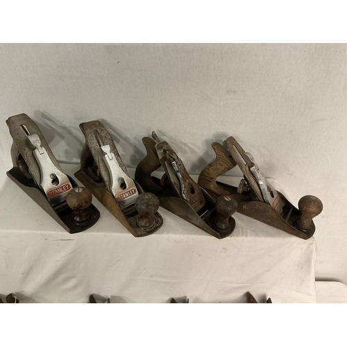 189 - 12 STANLEY NO 4 WOOD PLANES