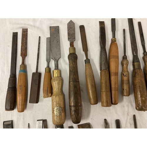 197 - BOX OF VICTORIAN AND LATER CHISELS