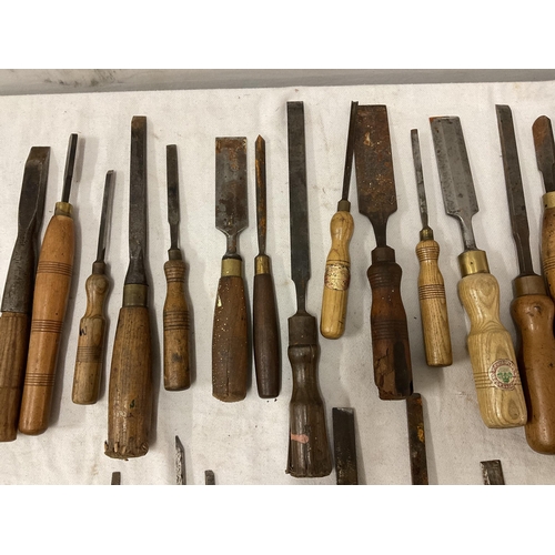 197 - BOX OF VICTORIAN AND LATER CHISELS