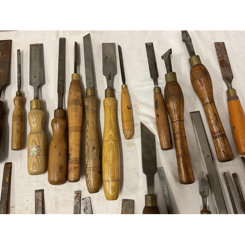 197 - BOX OF VICTORIAN AND LATER CHISELS