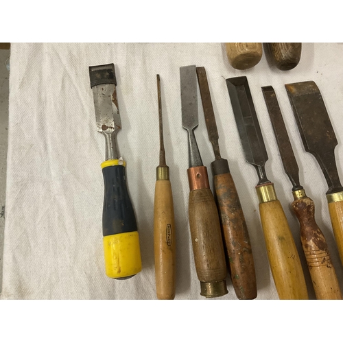 197 - BOX OF VICTORIAN AND LATER CHISELS