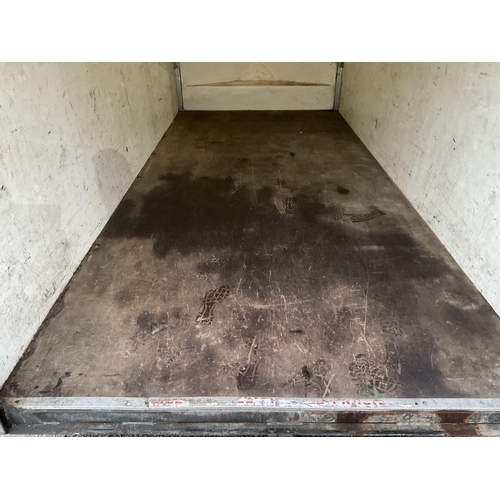 279 - TOW A VAN 580 DS TWIN AXLE BOX TRAILER 18FT X 6 X 7'6
INTERIOR MEASUREMENT 15FT X 6FT X 7FT 6 HIGH -... 