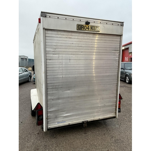 279 - TOW A VAN 580 DS TWIN AXLE BOX TRAILER 18FT X 6 X 7'6
INTERIOR MEASUREMENT 15FT X 6FT X 7FT 6 HIGH -... 