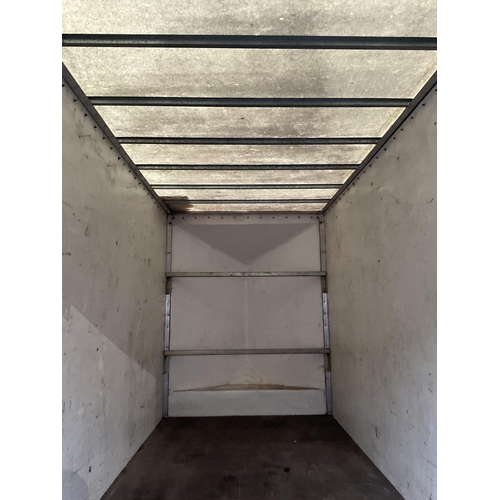 279 - TOW A VAN 580 DS TWIN AXLE BOX TRAILER 18FT X 6 X 7'6
INTERIOR MEASUREMENT 15FT X 6FT X 7FT 6 HIGH -... 