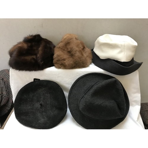 286 - BOX OF HATS TO INC TRILBYS ETC X 29