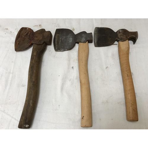 288 - QTY OF VINTAGE AXES AND AXE HEADS