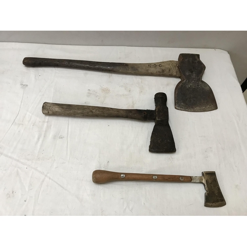 288 - QTY OF VINTAGE AXES AND AXE HEADS