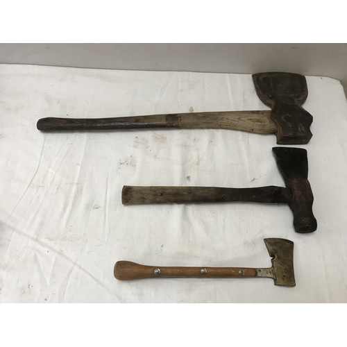 288 - QTY OF VINTAGE AXES AND AXE HEADS