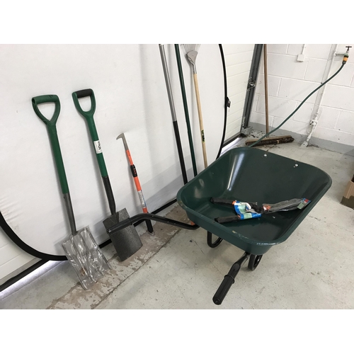 304 - GARDEN WHEELBARROW AND A SELLECTION OF GARDEN TOOLS