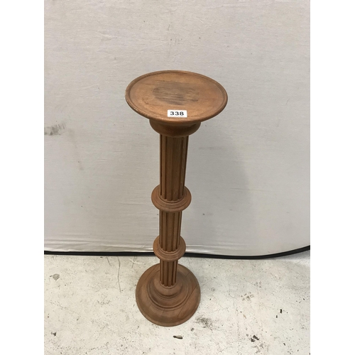 338 - REPRODUCTION BEECH COLUMN PLANT STAND/TORCHERE H39