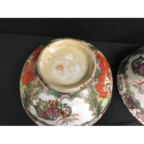 356 - 3 ORIENTAL CHINA BOWLS AND 2 WALL PLATES