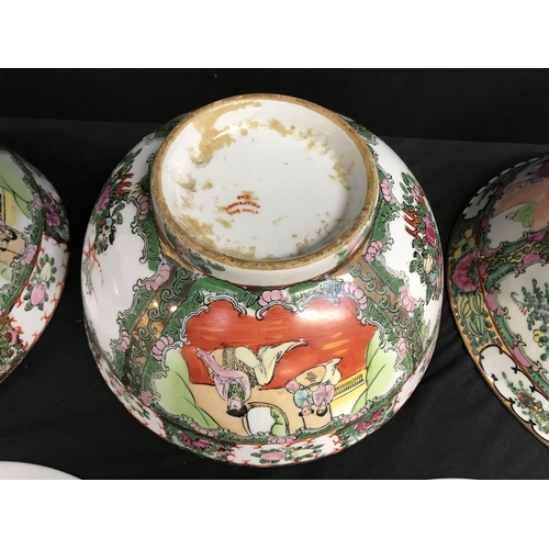 356 - 3 ORIENTAL CHINA BOWLS AND 2 WALL PLATES