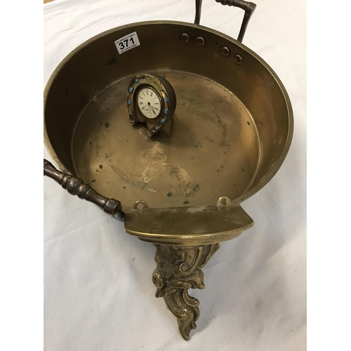 371 - EARLY VICTORIAN TWIN HANDLED BRASS PAN, A VINTAGE HORSE SHOE MANTLE CLOCK AND A BRASS WALL SHELF