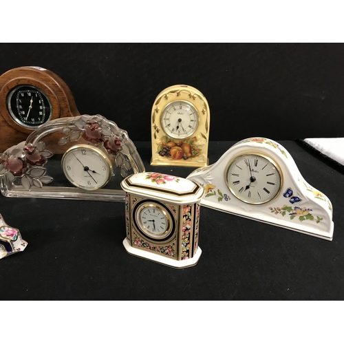 375 - QTY OF VARIOUS MANTLE CLOCKS AND MINIATURE EXAMPLES TO INCLUDE AYNSLEY, WEDGEWOOD ETC