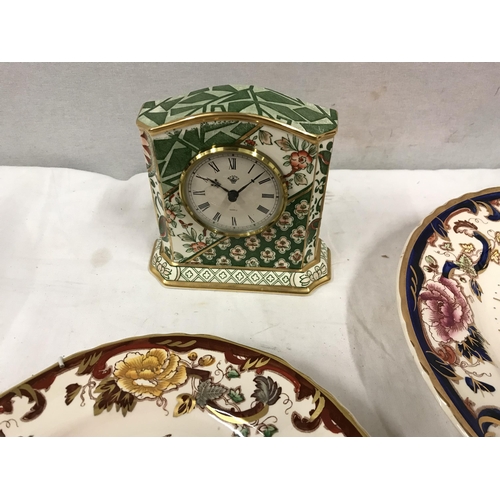 386 - QTY OF MASONS CHINA TO INCLUDE FRUIT BOWLS, WALL CLOCK, MANTLE CLOCK, PLATES ETC