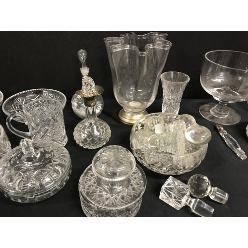 389 - 2 BOXES OF GLASSWARE TO INCLUDE DECANTERS, VASES, FRIUT BOWLS AND A VICTORIAN MARY GREGORY DECORATED... 