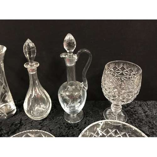 395 - BOX OF GLASSWARE TO INCLUDE FRUIT BOWLS, CANDLESTICKS, DECANTERS ETC