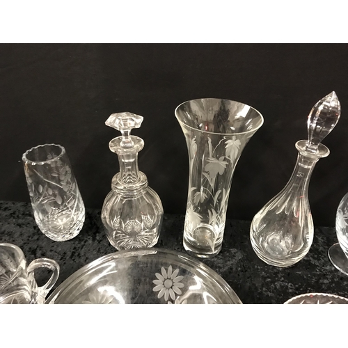 395 - BOX OF GLASSWARE TO INCLUDE FRUIT BOWLS, CANDLESTICKS, DECANTERS ETC