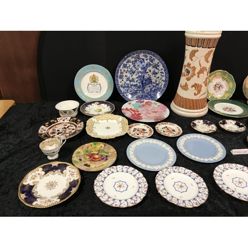 397 - BOX OF CHINA PLAQUES TO INCLUDE COALPORT ETC