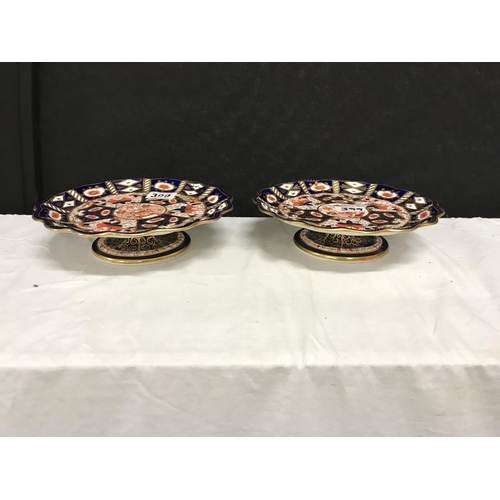 399 - PAIR OF VICTORIAN DAVENPORT STAFFORDSHIRE TARZAS DECORATED IN AMARI STYLE