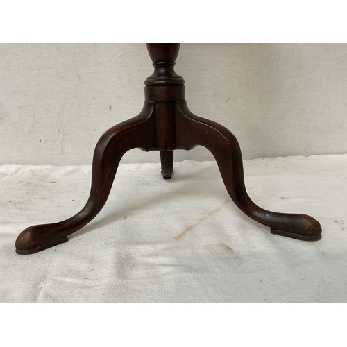 415 - VICTORIAN MAHOGANY PEDASTAL WINE TABLE H22