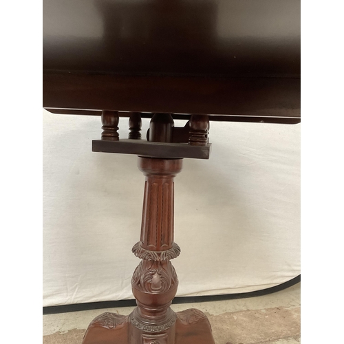 418 - REPRODUCTION MAHOGANY TIP TOP TABLE ON BALL AND CLAW FEET WITH BIRD CAGE MOVEMENT - H30