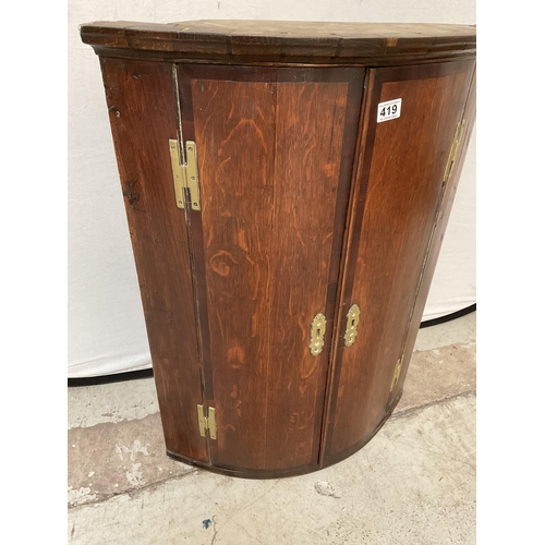 419 - GEORGIAN OAK WITH MAHOGANY CROSS BANDING BOW FRONTED HANGING CORNER CUPBOARD -  H36