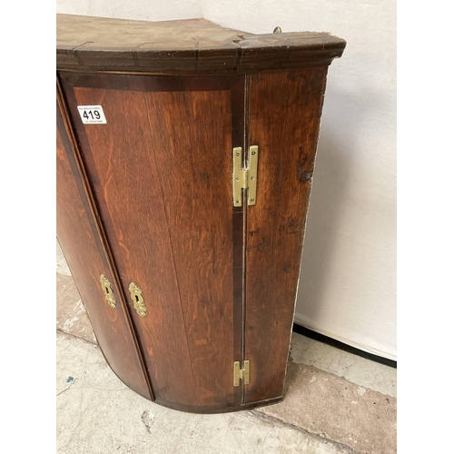 419 - GEORGIAN OAK WITH MAHOGANY CROSS BANDING BOW FRONTED HANGING CORNER CUPBOARD -  H36