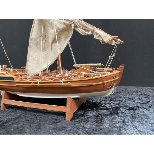 423 - MODEL SAILING BOAT ON STAND COMPLETE WITH SAILS - H21