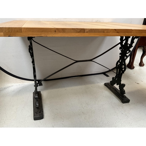 437 - CAST IRON BASED KITCHEN TABLE WITH OAK TOP - H 28