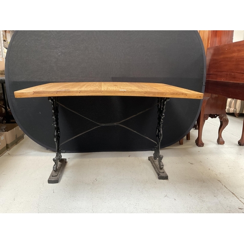 438 - CAST IRON BASED KITCHEN TABLE WITH OAK TOP - H 28