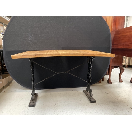 438 - CAST IRON BASED KITCHEN TABLE WITH OAK TOP - H 28