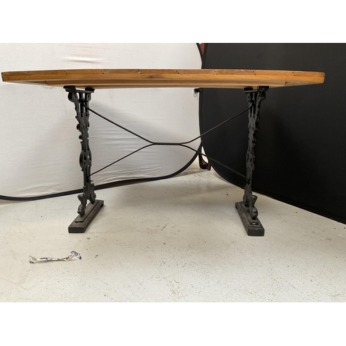 439 - CAST IRON BASED KITCHEN TABLE WITH OAK TOP - H 28