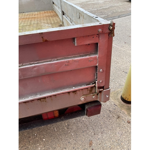 450 - TWIN AXLE DROP SIDE FLAT BED TRAILER WITH 2 RAMPS - 13 FT 7 TO END OF DRAW BAR - TRAILER BED 10FT X ... 