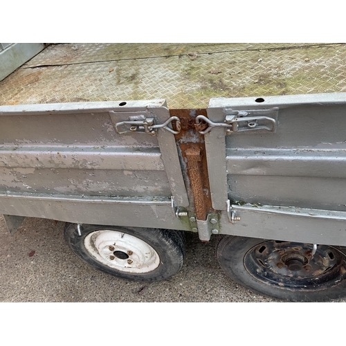 450 - TWIN AXLE DROP SIDE FLAT BED TRAILER WITH 2 RAMPS - 13 FT 7 TO END OF DRAW BAR - TRAILER BED 10FT X ... 