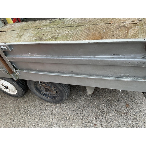 450 - TWIN AXLE DROP SIDE FLAT BED TRAILER WITH 2 RAMPS - 13 FT 7 TO END OF DRAW BAR - TRAILER BED 10FT X ... 