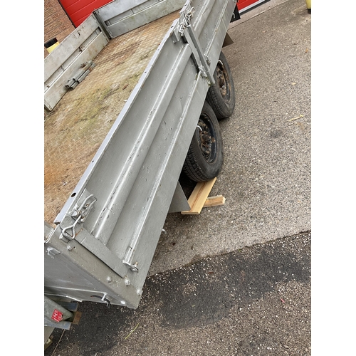 450 - TWIN AXLE DROP SIDE FLAT BED TRAILER WITH 2 RAMPS - 13 FT 7 TO END OF DRAW BAR - TRAILER BED 10FT X ... 