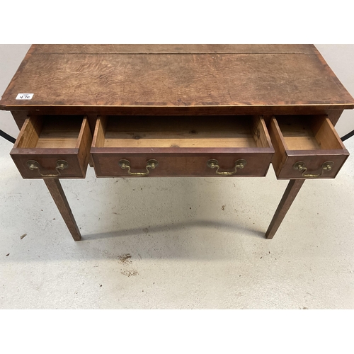 470 - GEORGIAN OAK WITH MAHOGANY CROSS BANDING 3 DRAWER WRITING TABLE H 29