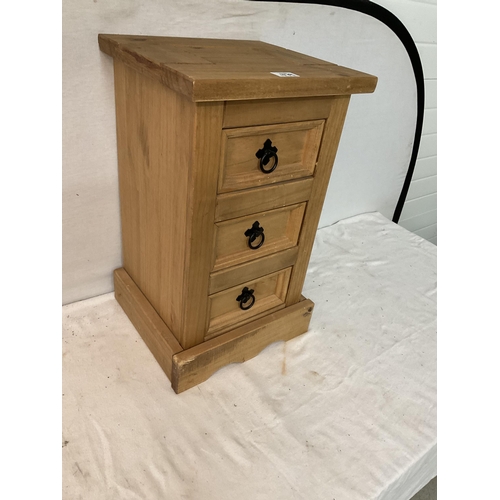 479 - MEXICAN PINE 3 DRAWER BEDSIDE CHEST H 23