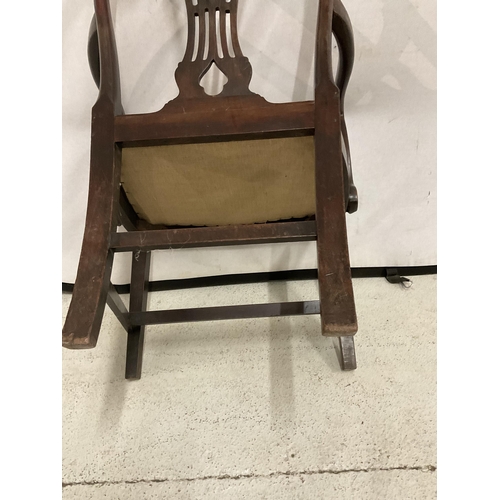 496 - GEORGIAN MAHOGANY ELBOW CHAIR WITH UPHOLSTERED SEAT - LOOSE ARM A/F