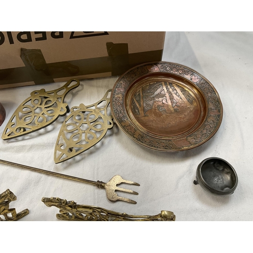 55 - BOX OF METALWARE TO INCLUDE BRASS, COPPER, AND A FOOTMAN