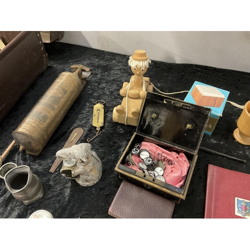 92 - VINTAGE SUITCASE AND CONTENTS TO INCLUDE VINTAGE BINOCULARS, METAL ELEPHANT MONEY BOX, BAROMETER, TA... 