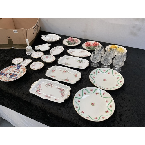 201 - BOX OF CHINA AND GLASSWARE TO INCLUDE 6 BRANDY GOBLETS FLORAL PLAQUES, AMARI PLATE, WEDGEWOOD, AYNSL... 