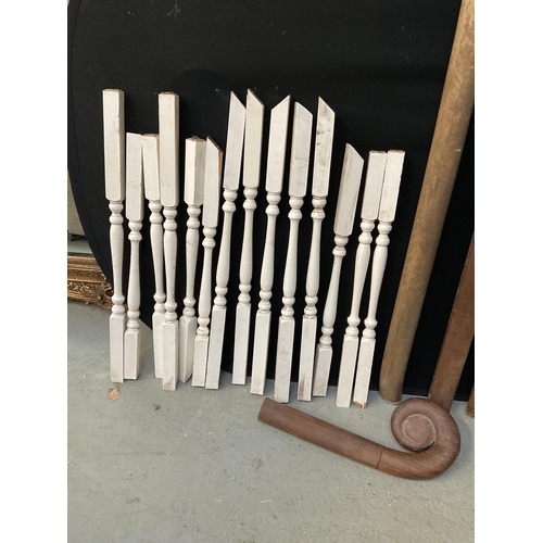 204 - MAHOGANY STAIR RAIL AND WHITE PAINTED SPINDLES