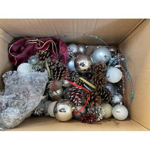 209 - LARGE QTY OF CHRISTMAS DECORATIONS TO INCLUDE ELECTRIC REEF, BELLS, OUTSIDE LIGHTS ETC