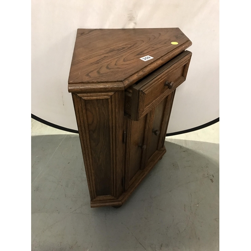 359 - DUTCH STYLE OAK FREE STANDING CORNER CABINET OF SMALL PROPORTIONS - H 28