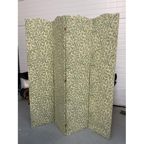 330 - UPHOLSTERED 4 FOLD SCREEN WITH LEAVES AND ACORN DESIGN - H 66