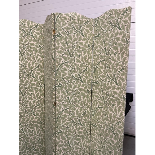 330 - UPHOLSTERED 4 FOLD SCREEN WITH LEAVES AND ACORN DESIGN - H 66