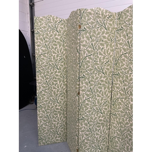 330 - UPHOLSTERED 4 FOLD SCREEN WITH LEAVES AND ACORN DESIGN - H 66