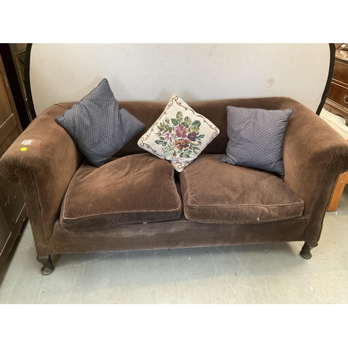 331 - BROWN UPHOLSTERED 2 SEATER CHESTERFIELD STYLE TUB SETEE ON CABRIOLE LEGS